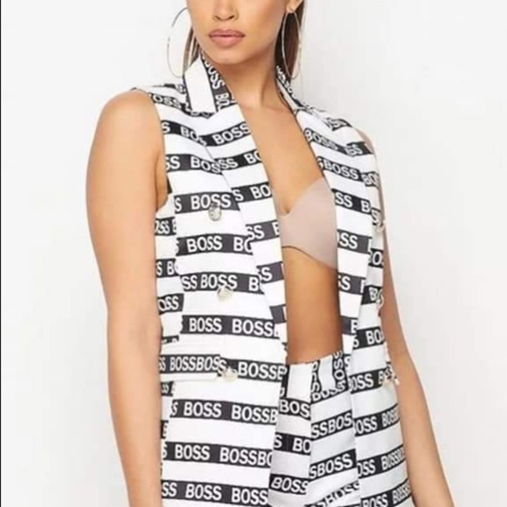 Clothes - Picture 4 of 8